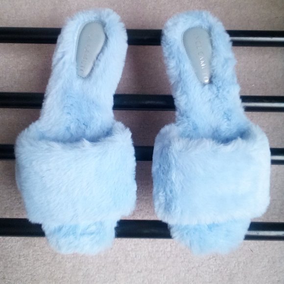 VINCE CAMUTO Shoes - VINCE CAMUTO Women Ampendie Furry Sandal  NEW NWOB